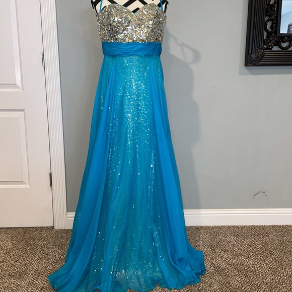 La Femme Prom dress - Beautiful and sparkly!!  Strapless - Picture 2 of 7